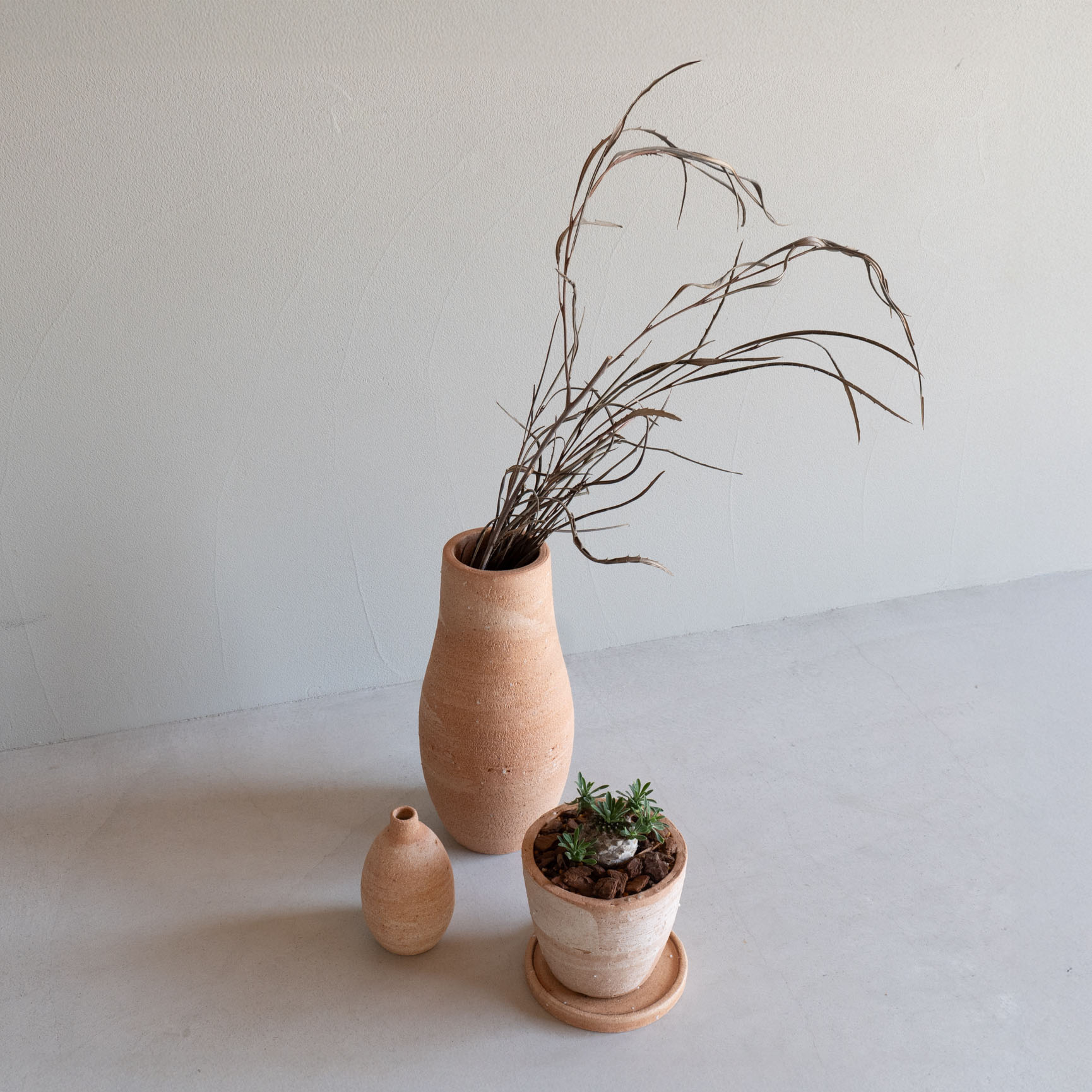 HIBIシリーズの新しい植木鉢 白色