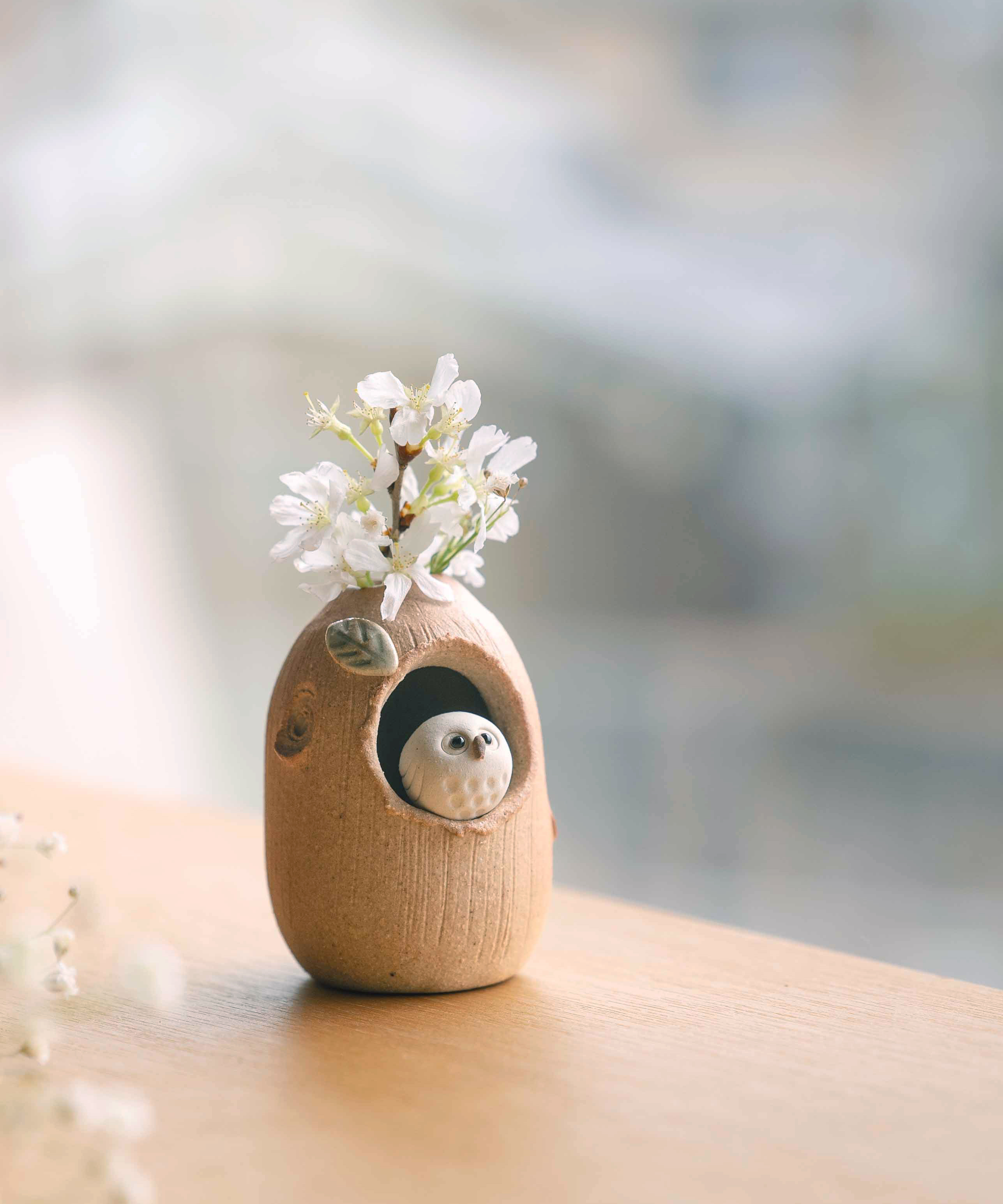 信楽焼のふくろう置物と花器