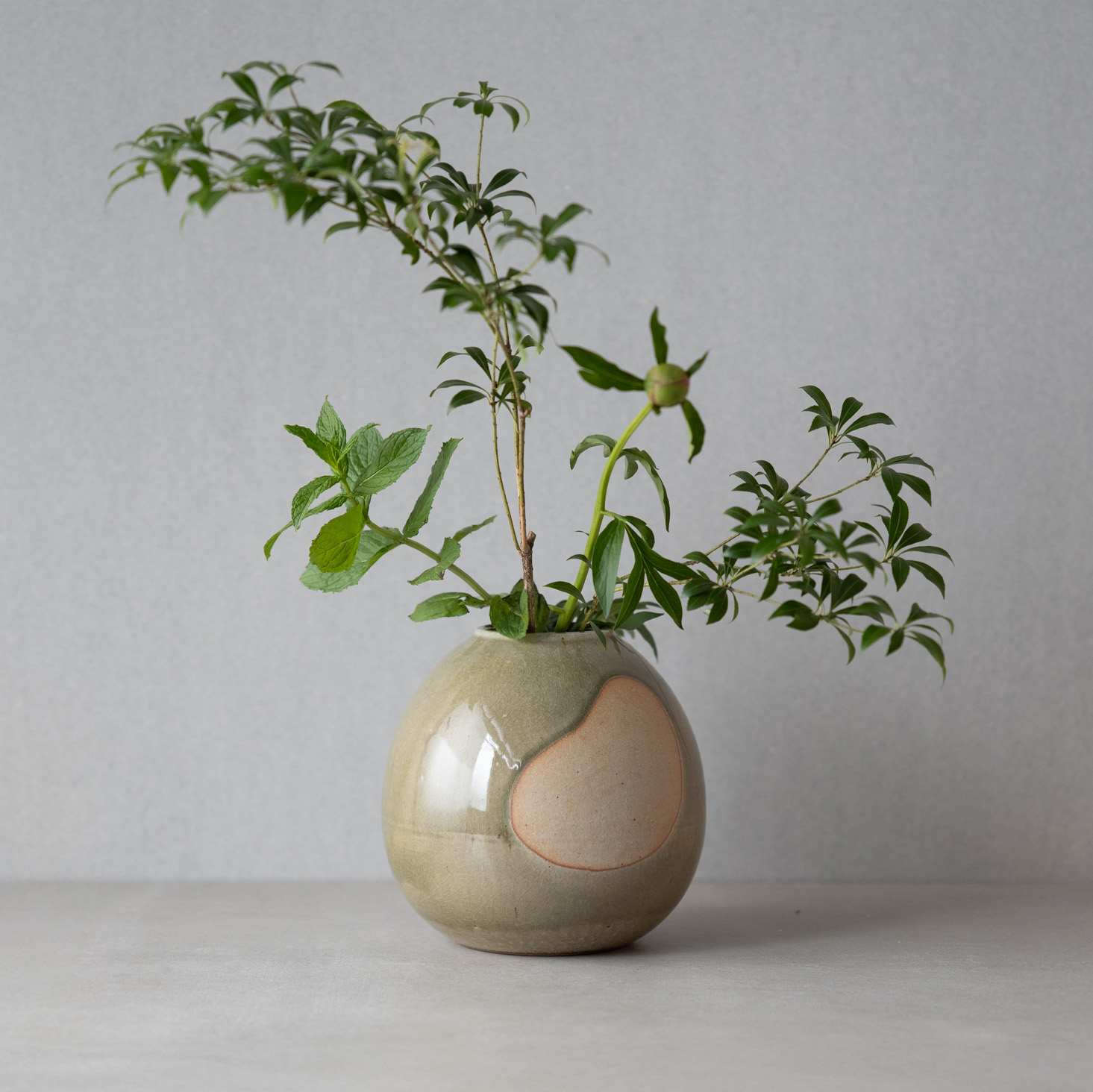陶器花器 6.5ビク 花を美しく見せる形