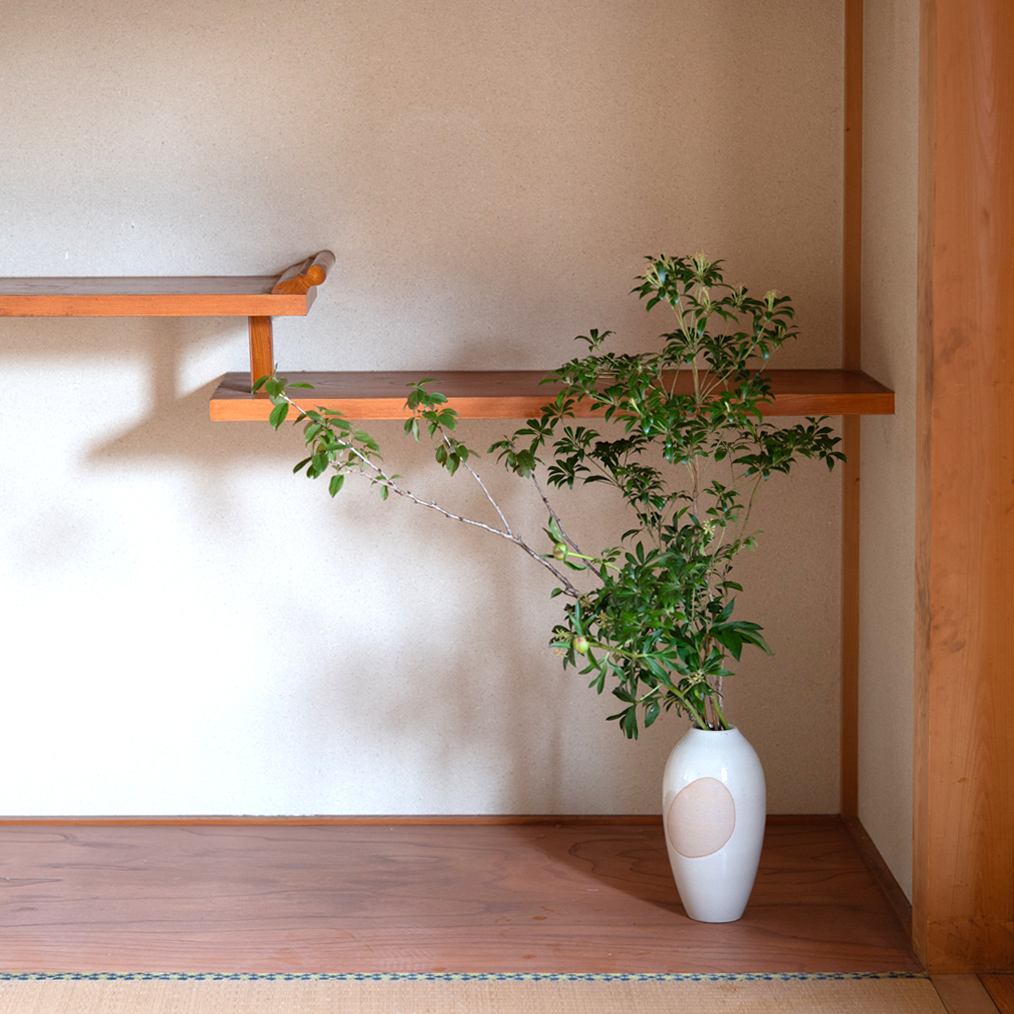 陶器花入れ 象牙 弁柄 シンプルなフラワーベース