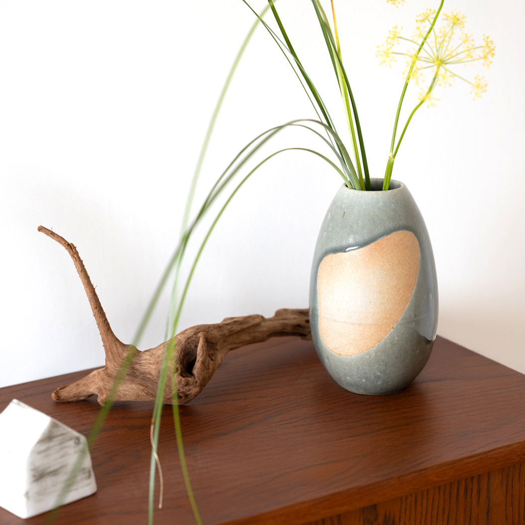 ミニ花入れ 中サイズ 陶器花器
