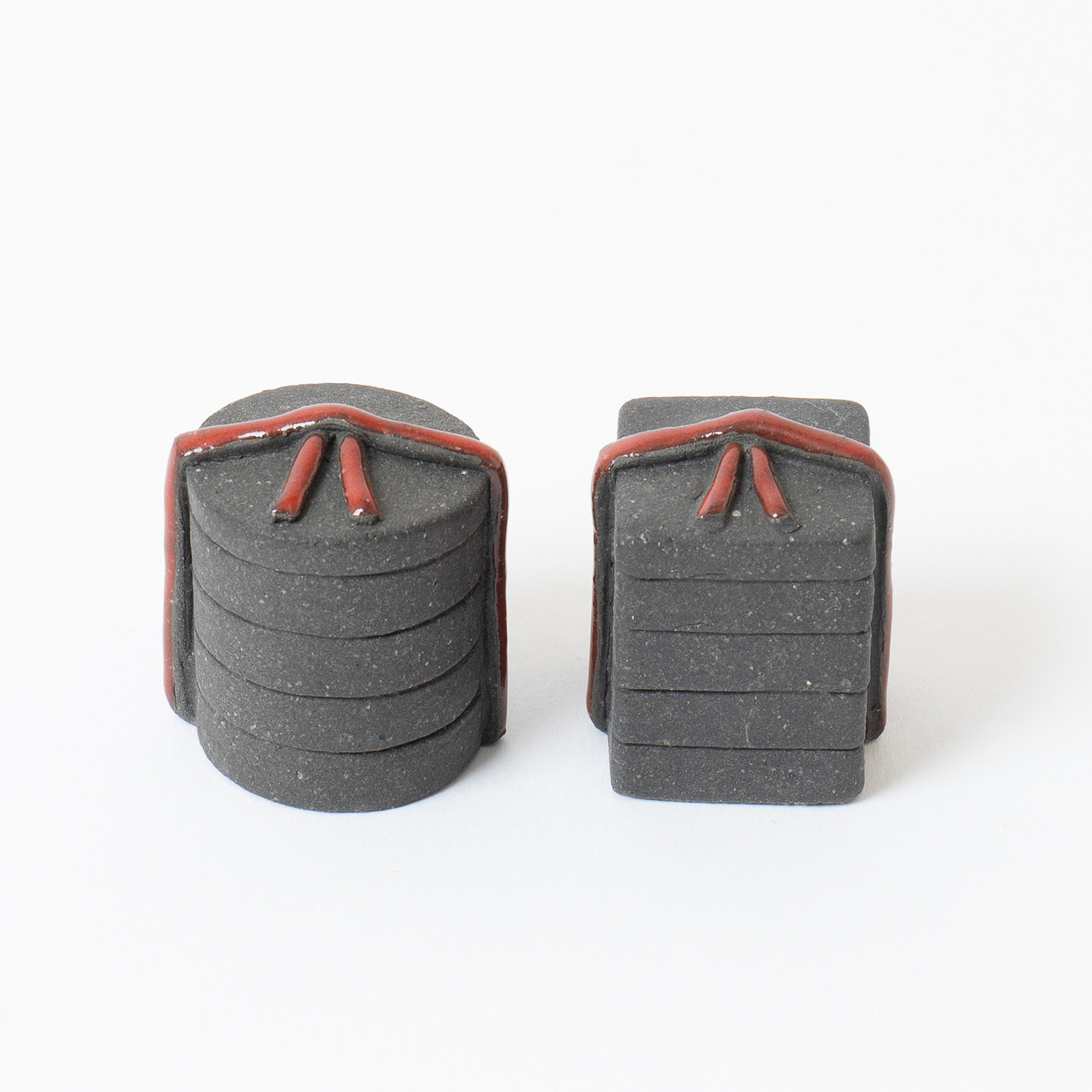 “陶器雛人形を華やかに仕上げる陶器の重箱”