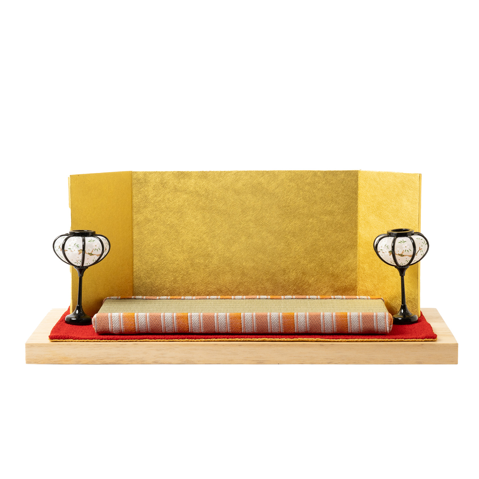 信楽焼の陶器の雛人形を飾っている画像