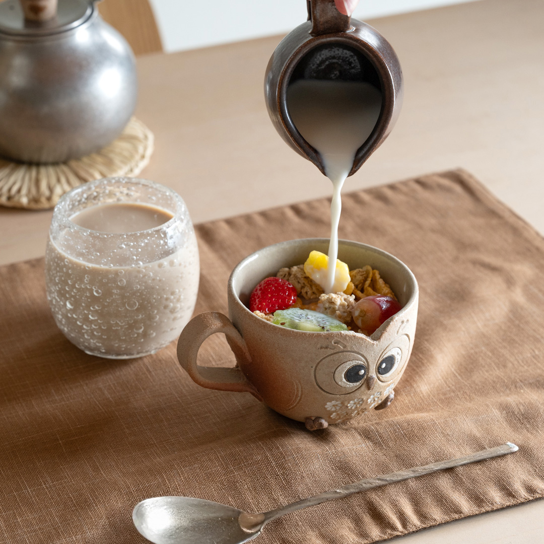 朝食に使いやすい陶器のマグカップ 信楽焼