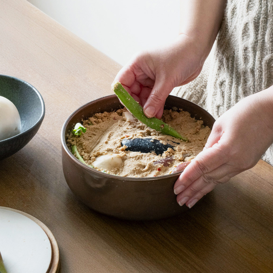 コンパクトで使いやすい信楽焼ぬか壺のシーン写真3