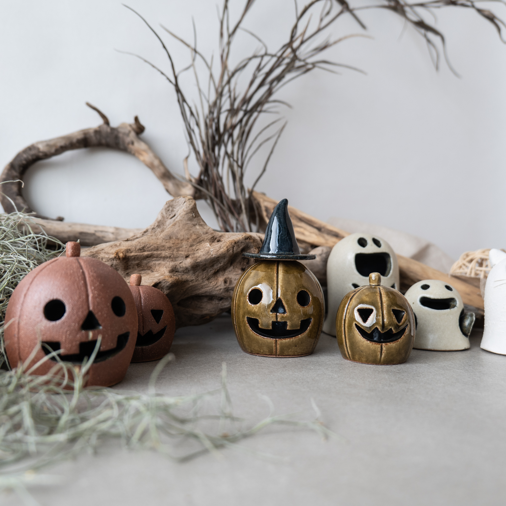 茶色と緑の2色から選べる陶器のハロウィンカボチャ